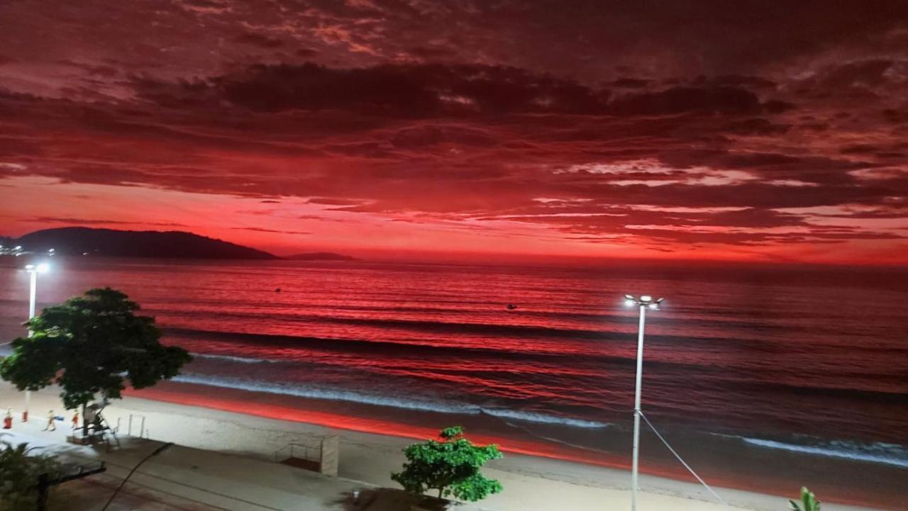 Apartamento Vista Mar 209 - 2 Quartos - Praia Do Morro - Predio Frente Mar - Varanda Com Vista Mar - Elevador - Atravessou A Avenida, Ja Esta Na Praia - Com Garagem - Internet غواراباري المظهر الخارجي الصورة